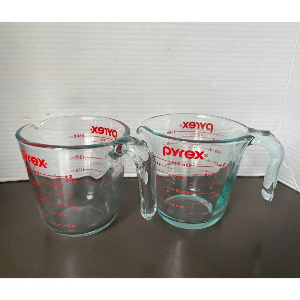 Pyrex Glass Measuring Cup Set 2 Cup 16 oz Red Lettering Clear Glass Lot of 2